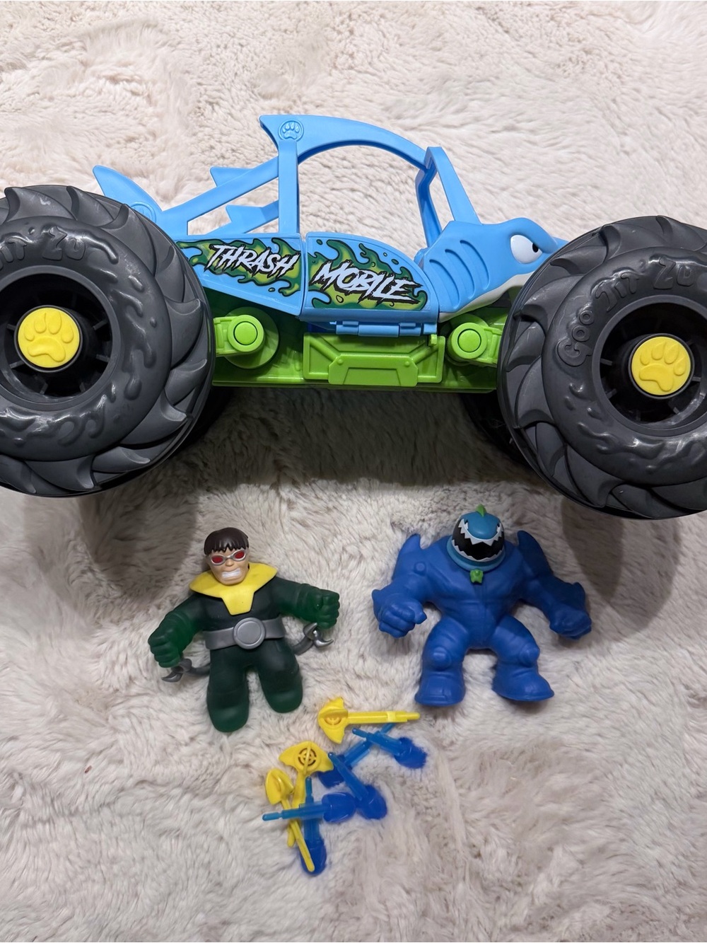 Goo Jitzu Heroes of Goo Jit Zu Stretch and Strike Thrash Mobile with 2 figures